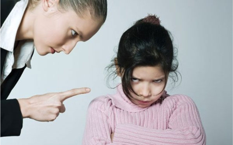 Trẻ có thể bị tổn thương tâm lý khi cha mẹ kiểm soát quá mức?!